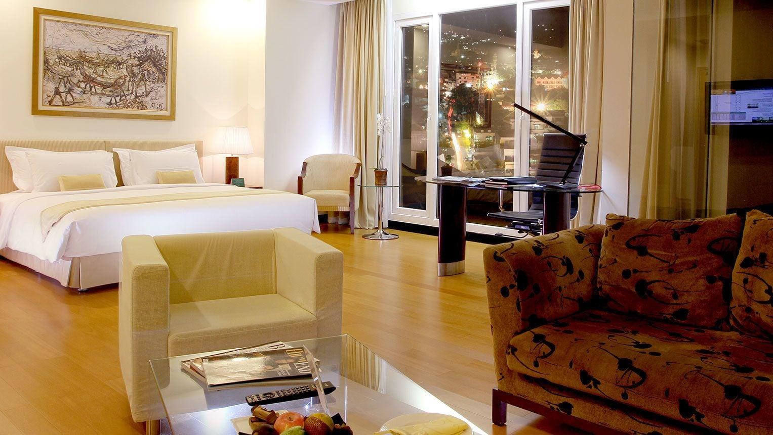 Sintesa Peninsula Hotel Manado Exteriör bild