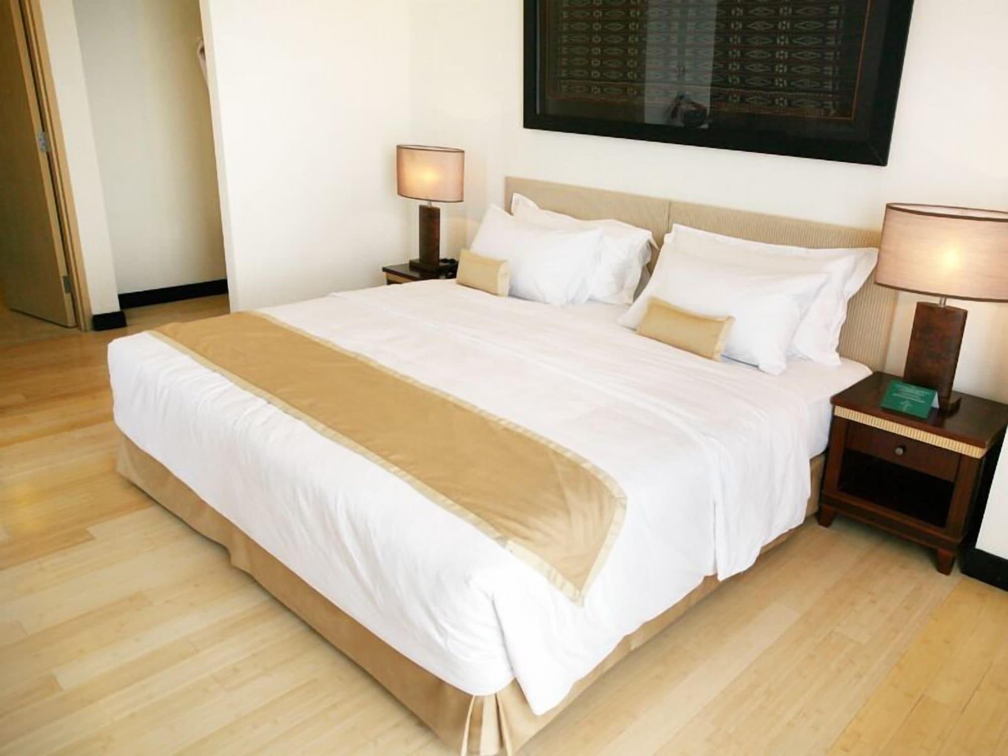 Sintesa Peninsula Hotel Manado Exteriör bild