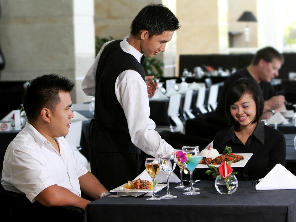 Sintesa Peninsula Hotel Manado Exteriör bild