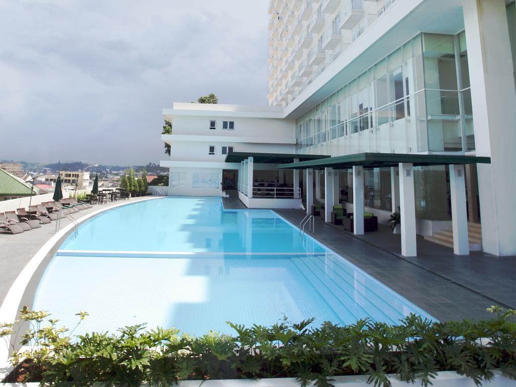 Sintesa Peninsula Hotel Manado Exteriör bild