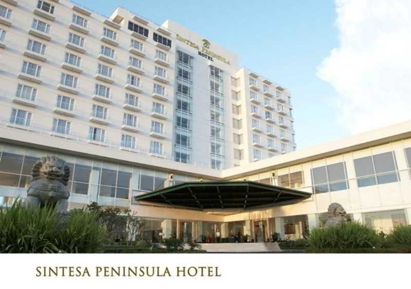 Sintesa Peninsula Hotel Manado Exteriör bild