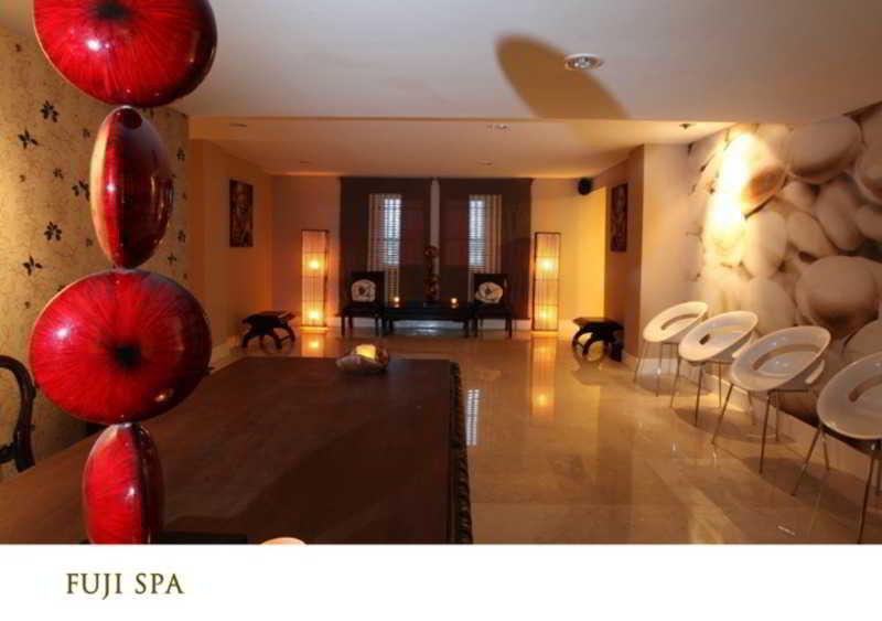 Sintesa Peninsula Hotel Manado Exteriör bild