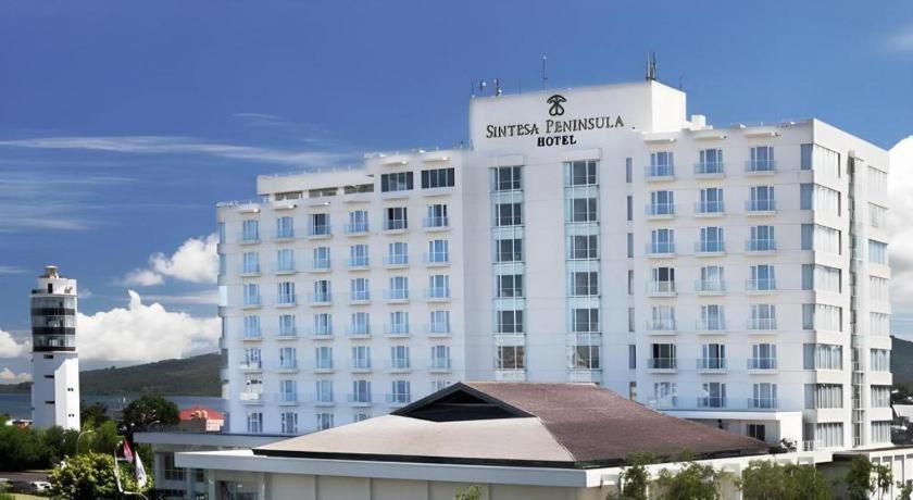 Sintesa Peninsula Hotel Manado Exteriör bild