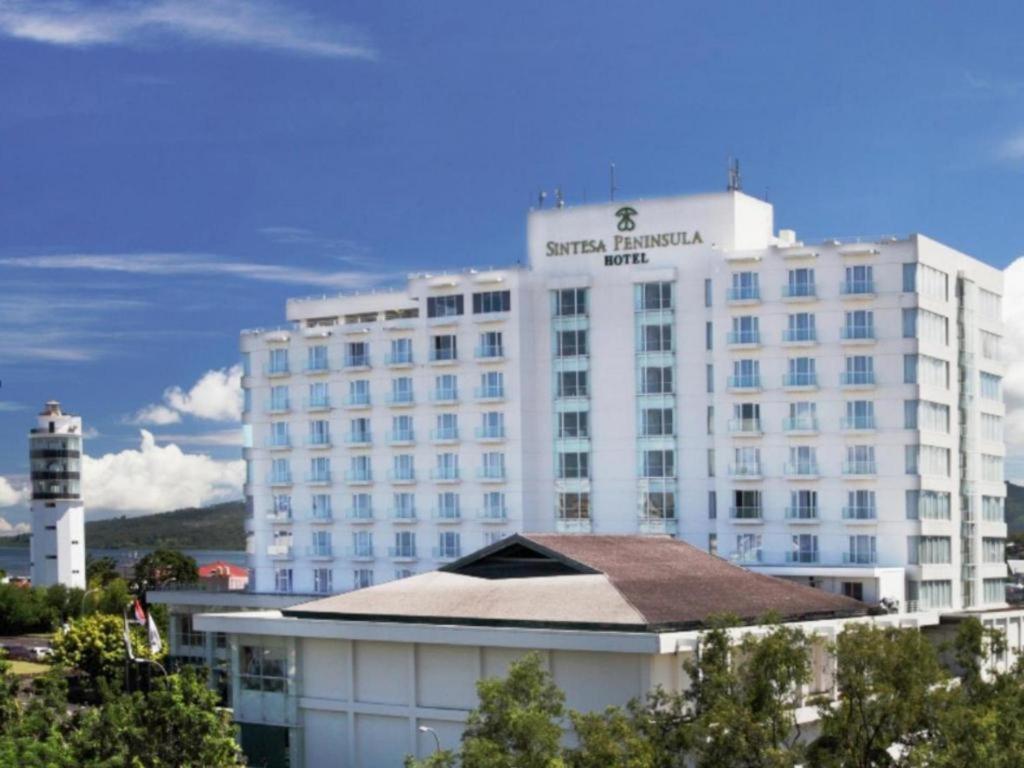 Sintesa Peninsula Hotel Manado Exteriör bild