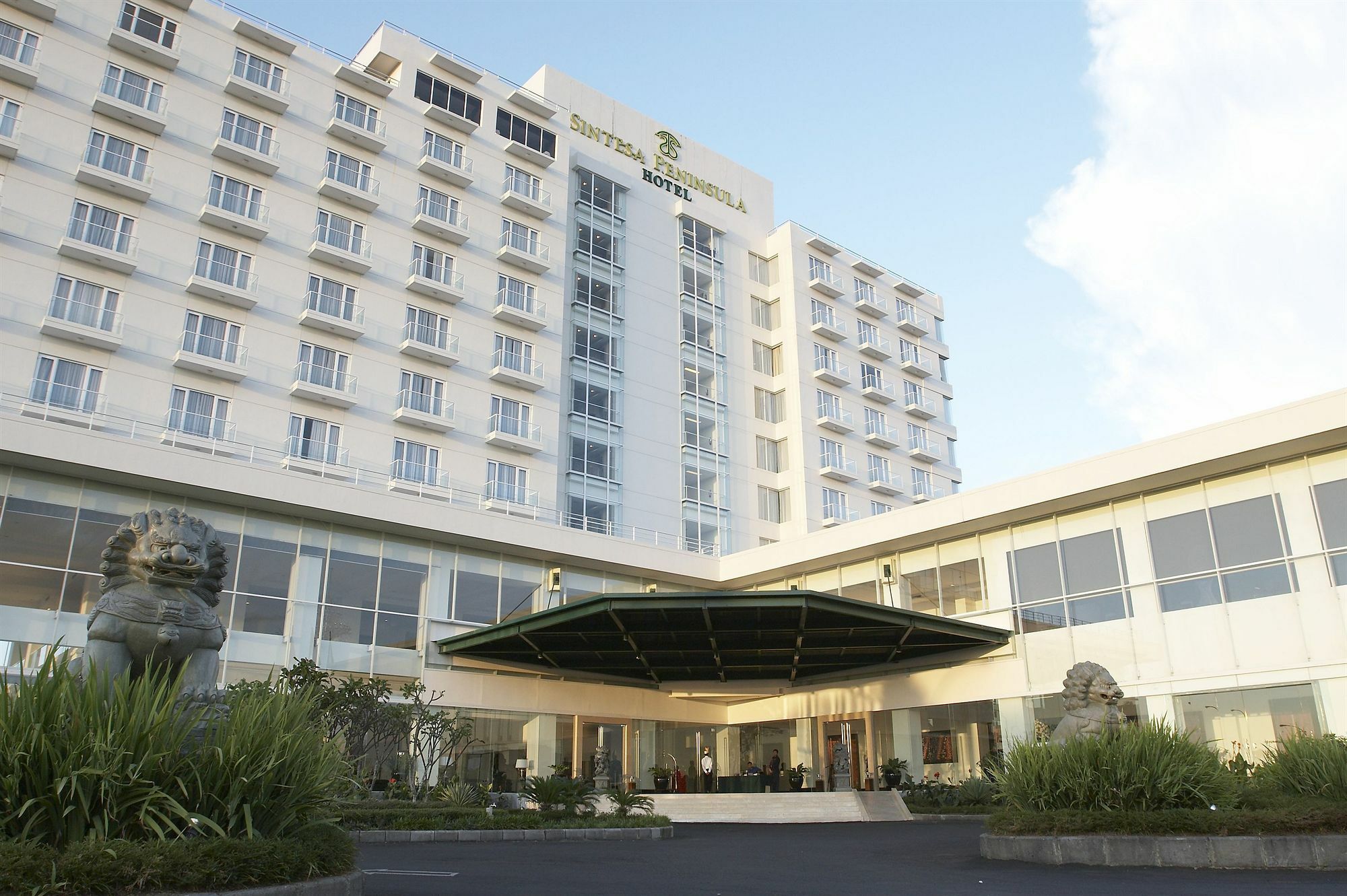 Sintesa Peninsula Hotel Manado Exteriör bild